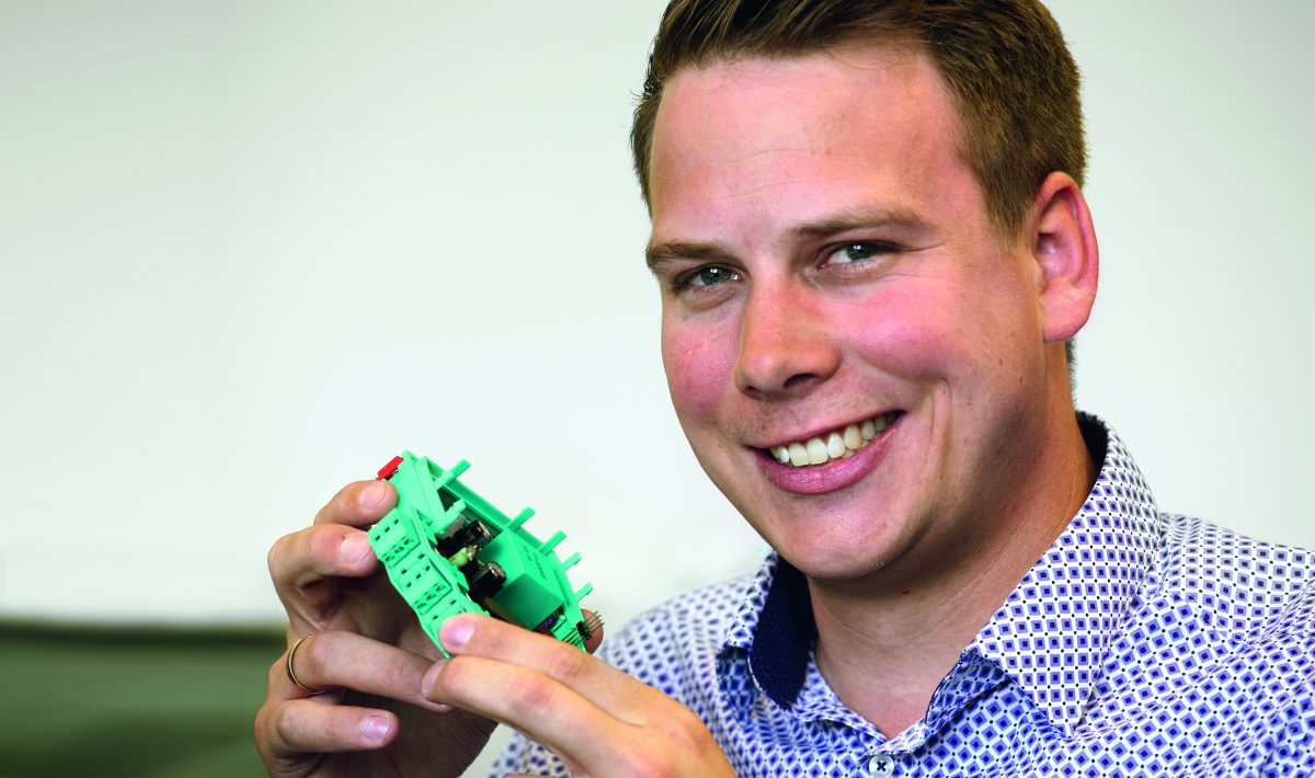 Profile picture of Philipp, Incident Manager at Pepperl+Fuchs. He is holding a sensor from Pepperl+Fuchs in his hand.