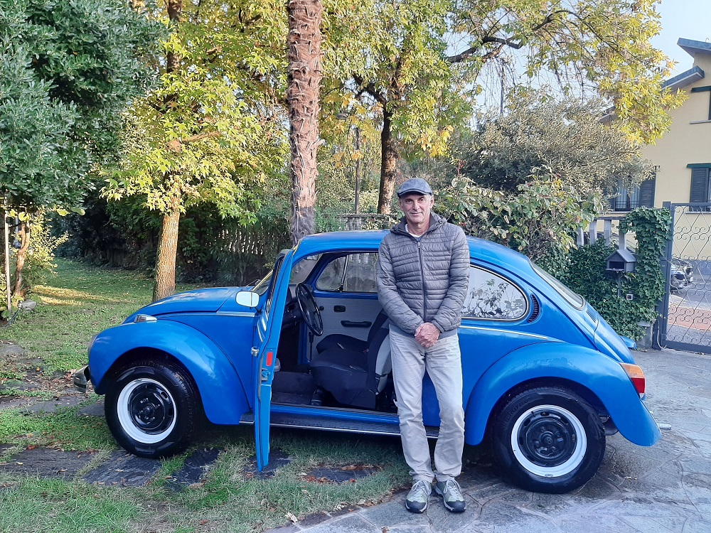 A PASSION FOR FIXING THINGS: Giovanni, Global Technical Support Manager at Pepperl+Fuchs, got his old VW Beetle back up and running during the pandemic. In this picture, he is standing in front of his blue car.