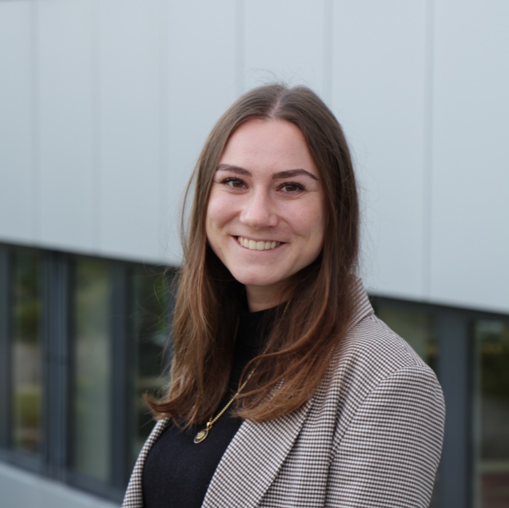 Profile picture of Carina. She is standing in front of the Pepperl+Fuchs corporate headquarters, where she works as a Marketing Rep in the Global Marketing department.