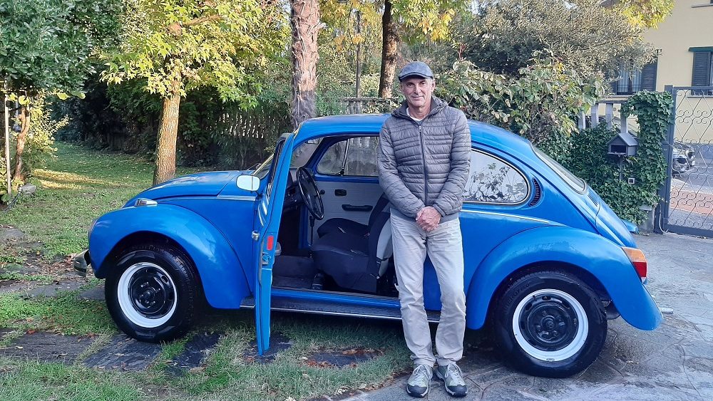 A PASSION FOR FIXING THINGS: Giovanni, Global Technical Support Manager at Pepperl+Fuchs, got his old VW Beetle back up and running during the pandemic. In this picture, he is standing in front of his blue car.