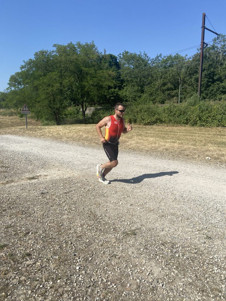 Balancing work and sport: Marco is running along a gravel path in his training gear.